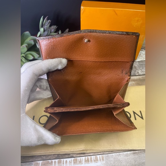 Louis Vuitton Pouch 26 and Wallet - Picture 11 of 13